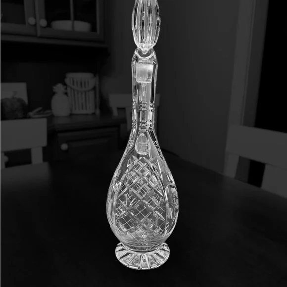 Vintage Crystal Decanter Set with 5 Cordial Glasses - Picture 4 of 10